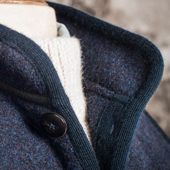 LE GILET "COL OFFICIER" MARINE