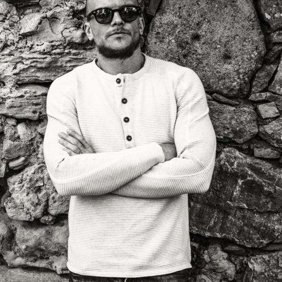 THE NATURAL HENLEY "ALBERT