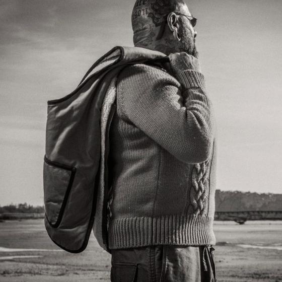 LE GILET "DISCIPLINE" OLIVE