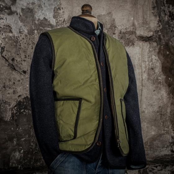 LE GILET "DISCIPLINE" OLIVE