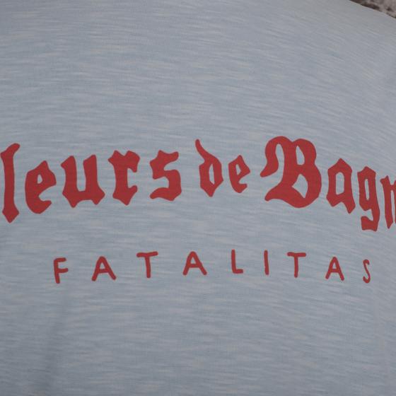 LE TRICOT FLEURS DE BAGNE "FATALITAS" LIGHT BLUE