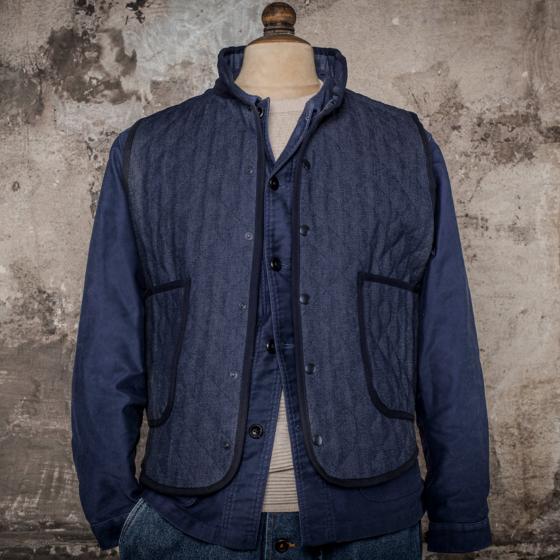 LE GILET "COL OFFICIER" MATELASSÉ RAW DENIM