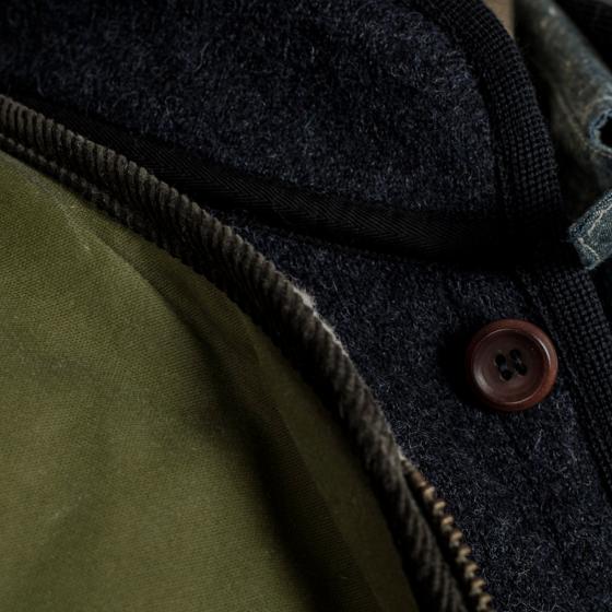 LE GILET "DISCIPLINE" OLIVE