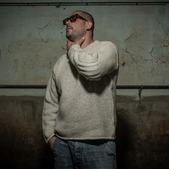 LE PULL "MATAF" GRIS PERLÉ